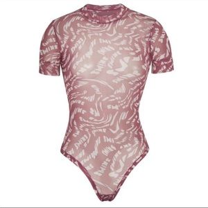 SKIMS Summer Mesh T-Shirt Bodysuit
Raspberry Swirl Size Medium